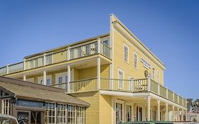 Mendocino Hotel & Garden Suites